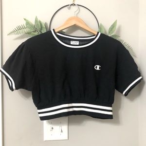 ✨Sk8r boi✨VINTAGE Champion | Women’s Black/White Crop Top Size Medium